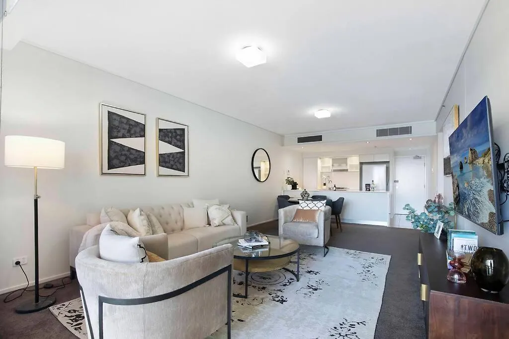 Brisbane City Luxe 3-Bd, Views, Pool, Car Park Apartment