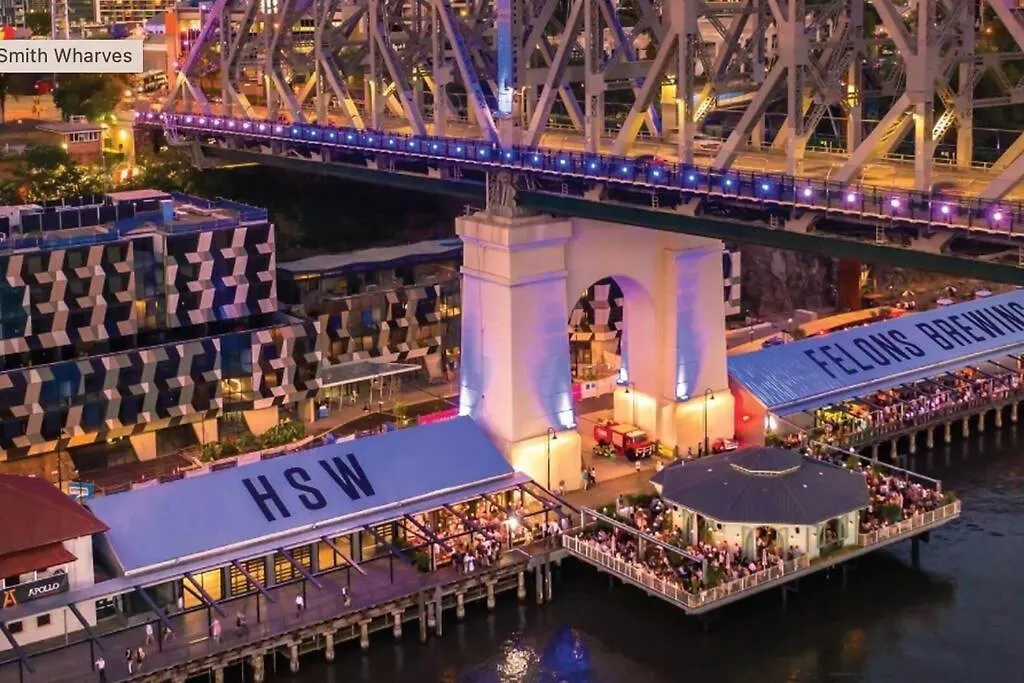 Brisbane City Luxe 3-Bd, Views, Pool, Car Park Apartment