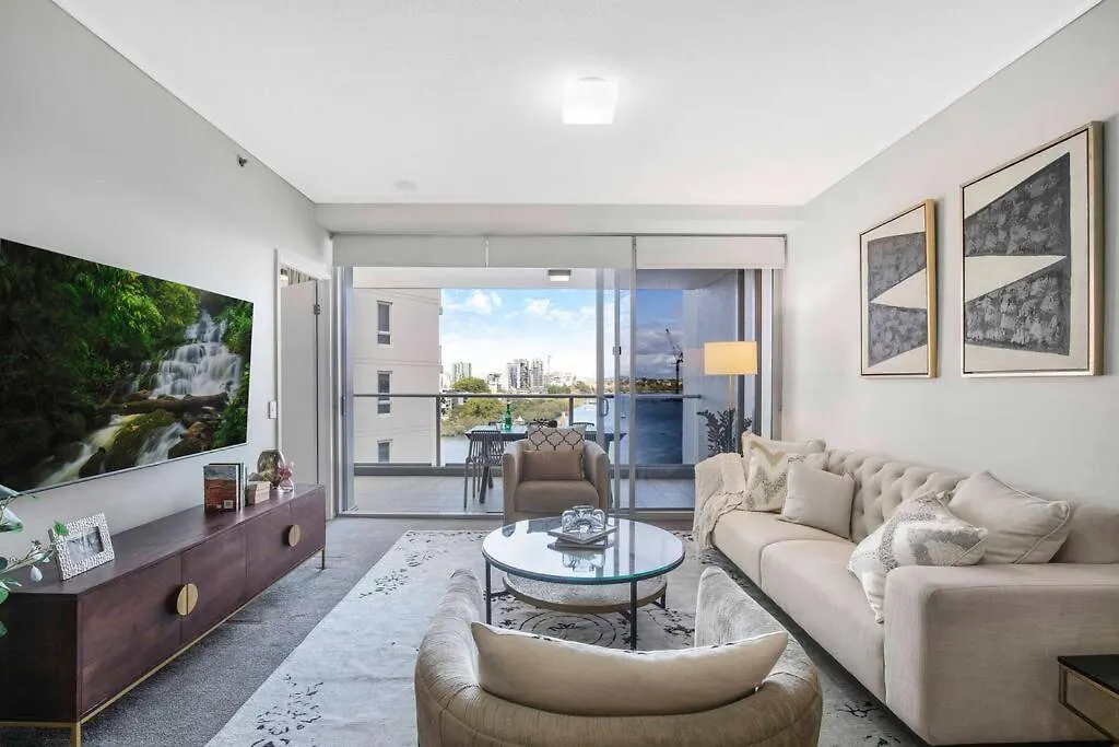 Brisbane City Luxe 3-Bd, Views, Pool, Car Park
